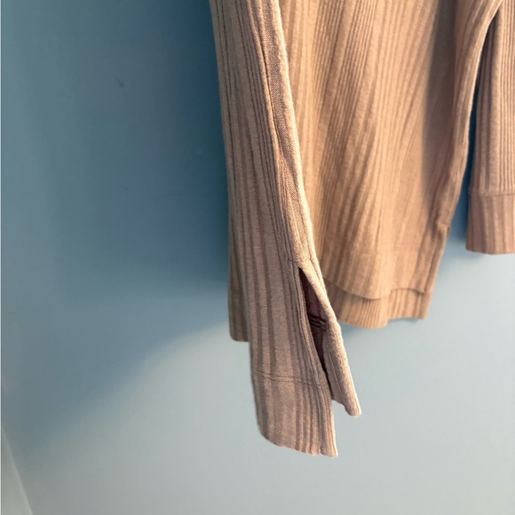 Andrew Marc Beige Ribbed Knit Sweater - Picture 4 of 6